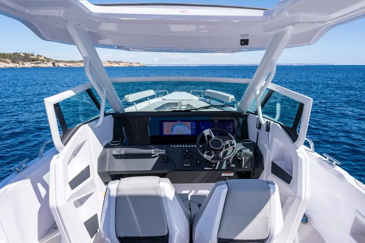 Axopar 28, aft deck — Cannes Yachst hire, Cannes