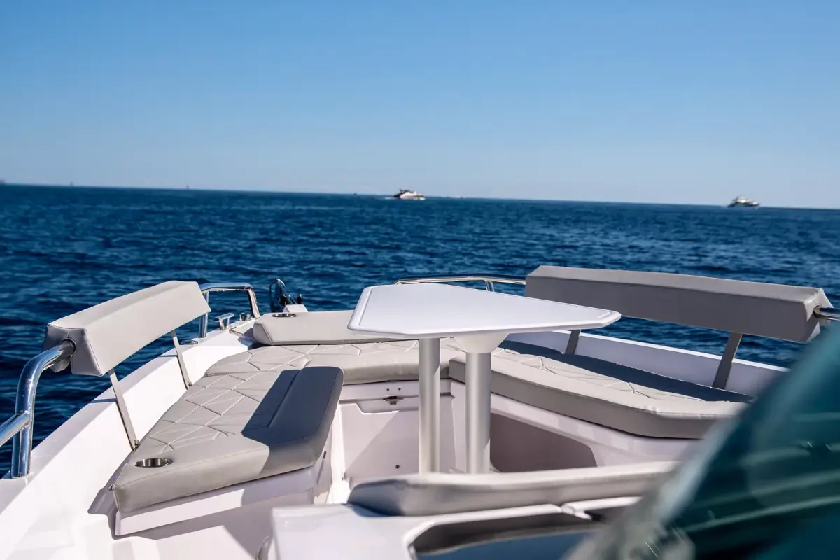 Axopar 28, master cabin — Cannes Yachst hire, Cannes