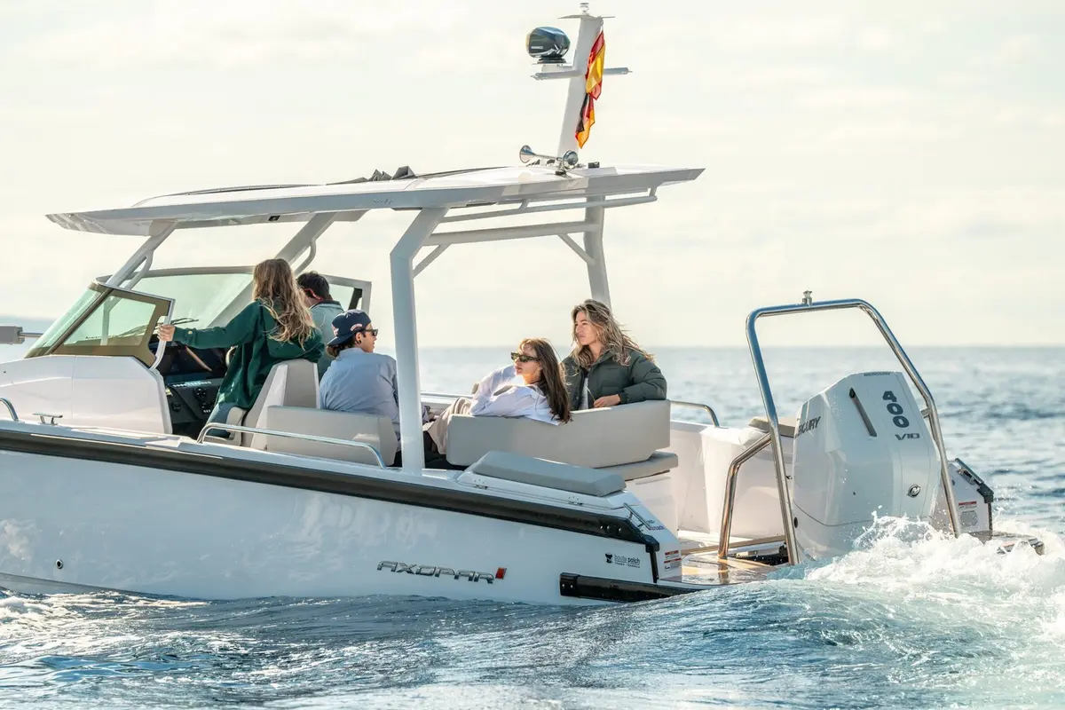 Axopar 28, flybridge — Cannes Yachst hire, Cannes