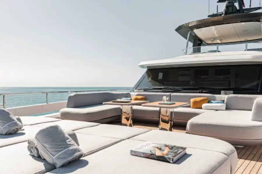 Azimut 116, aft deck — Cannes Yachst hire, Cannes