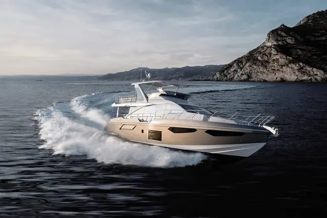 Azimut 60 Fly — Cannes Yachst hire, Cannes