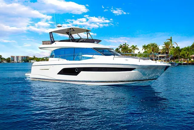 Prestige 520 Fly — Cannes Yachst hire, Cannes