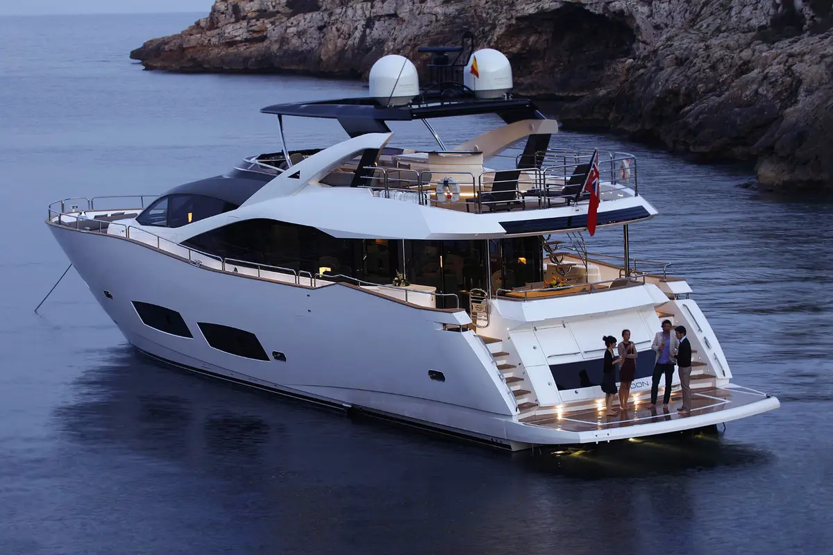 Sunseeker 28, main deck — Cannes Yachst hire, Cannes