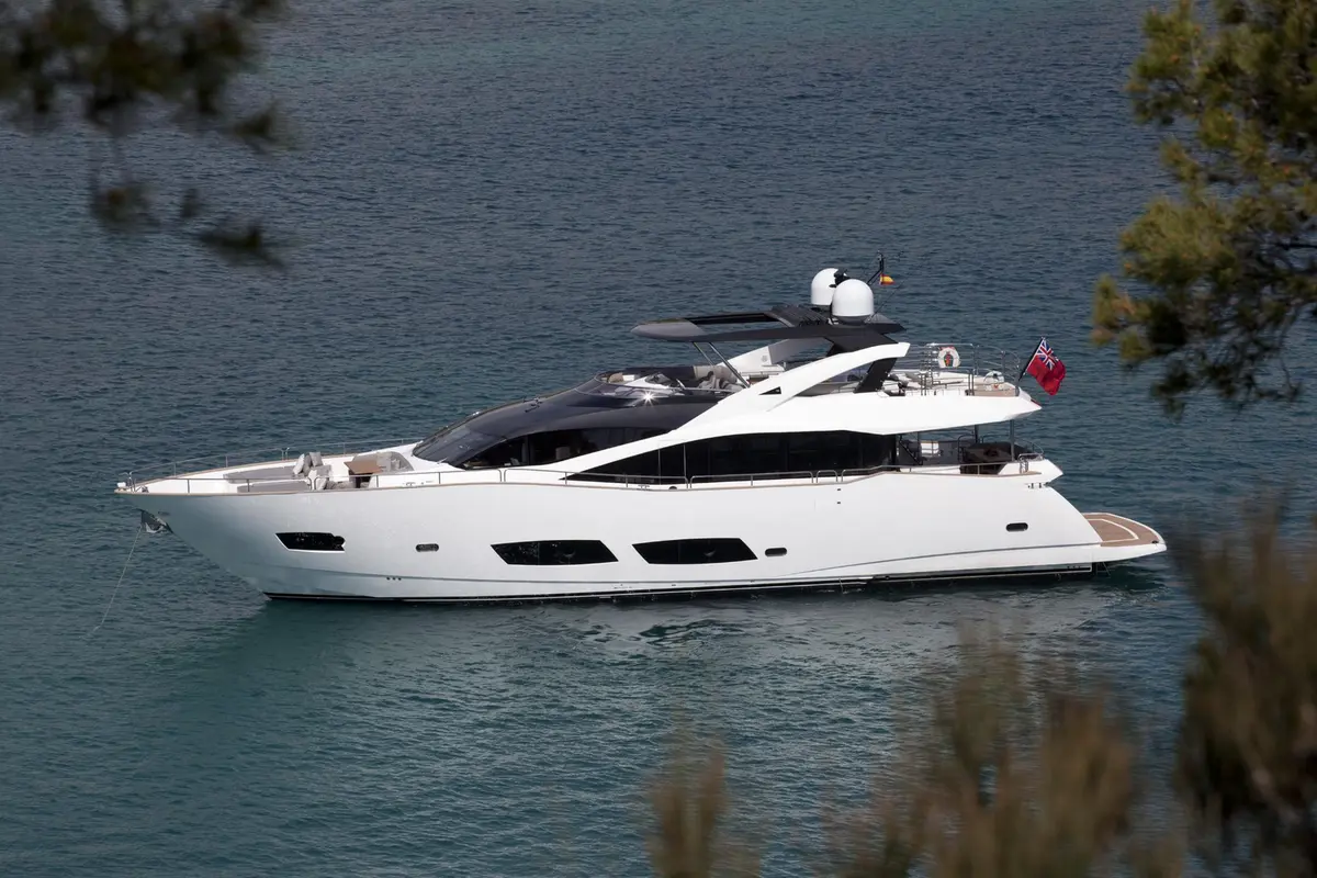 Sunseeker 28, aft deck — Cannes Yachst hire, Cannes