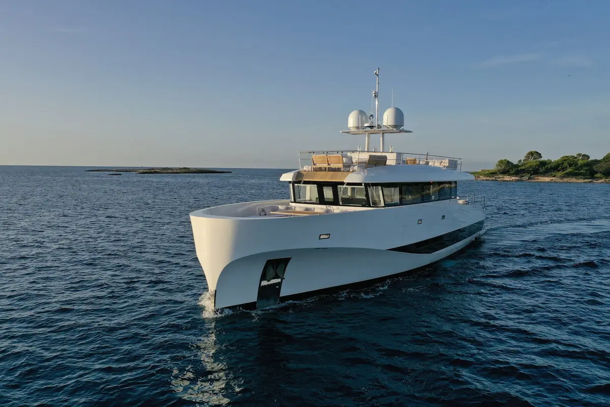WallyAce 26, master cabin — Cannes Yachst hire, Cannes