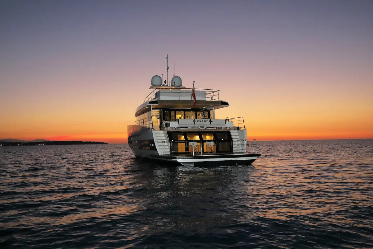 WallyAce 26, flybridge — Cannes Yachst hire, Cannes